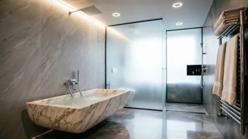 Luxury Bathroom Design Ideas You'll Want to Copy for a Stylish Home Makeover 2 Luxury Bathroom Design Ideas